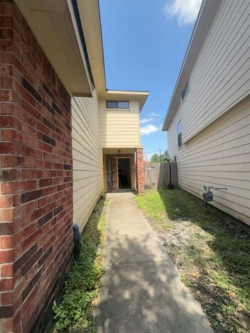 10211 Azalea Village, Houston, TX 77088