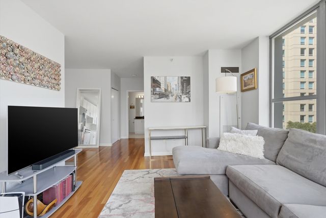 600 N Dearborn Street 1512, Chicago, IL 60654