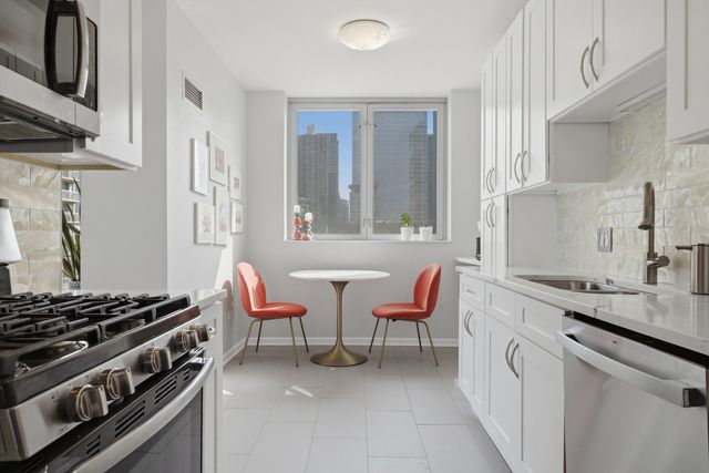 600 N Dearborn Street 1512, Chicago, IL 60654