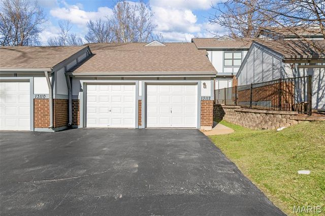 13112 Royal Pines Drive, St Louis, MO 63146