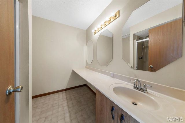 13112 Royal Pines Drive, St Louis, MO 63146