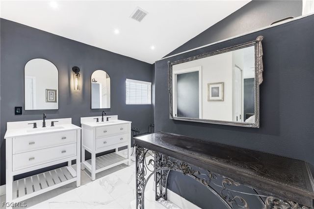 1377 Coconut DR, Fort Myers, FL 33901