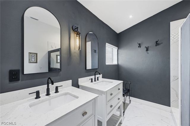 1377 Coconut DR, Fort Myers, FL 33901