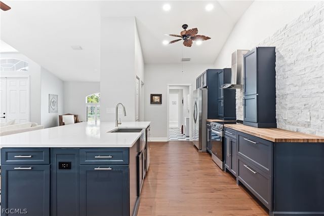 1377 Coconut DR, Fort Myers, FL 33901