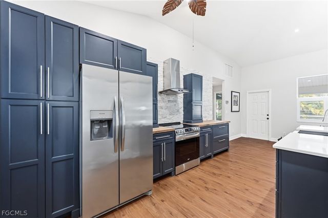 1377 Coconut DR, Fort Myers, FL 33901