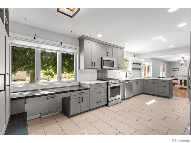 2424 52nd Ave Ct, Greeley, CO 80634