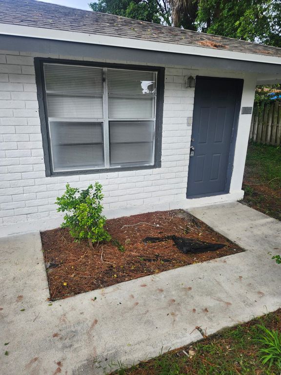 1669 W 27th Street B, Riviera Beach, FL 33404