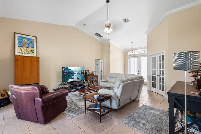220 HARTRIDGE HILLS DR, Winter Haven, FL 33881