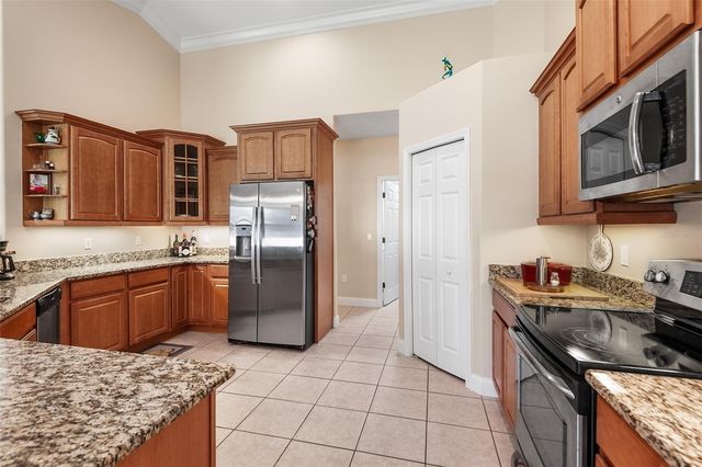 220 HARTRIDGE HILLS DR, Winter Haven, FL 33881
