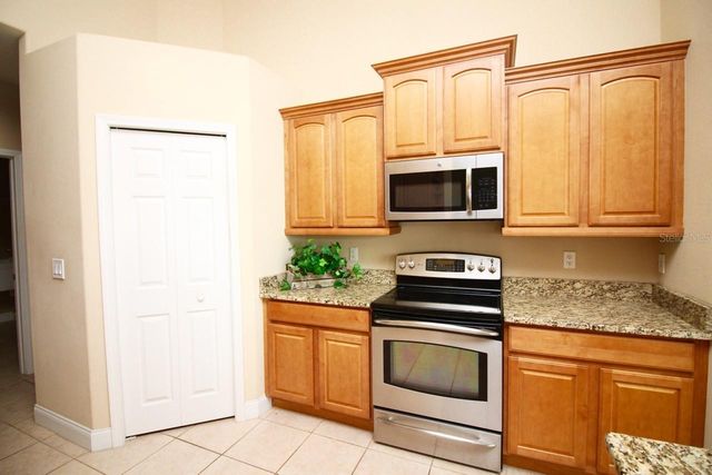 220 HARTRIDGE HILLS DR, Winter Haven, FL 33881