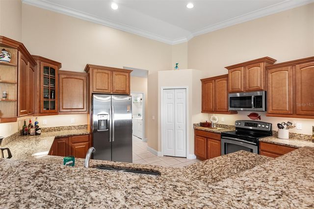220 HARTRIDGE HILLS DR, Winter Haven, FL 33881