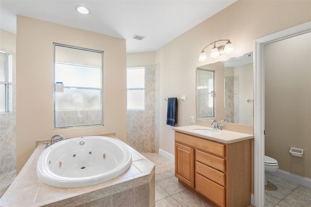 220 HARTRIDGE HILLS DR, Winter Haven, FL 33881