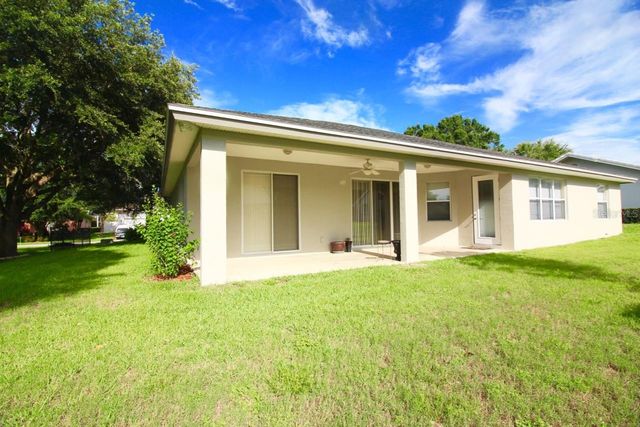 220 HARTRIDGE HILLS DR, Winter Haven, FL 33881
