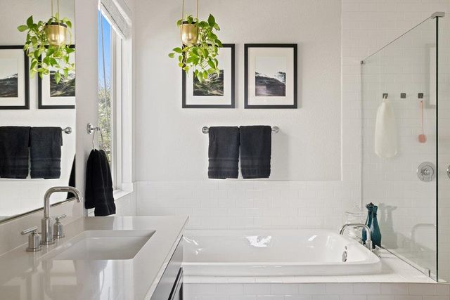 2503 Sunset Vista CIR 132, Spicewood, TX 78669