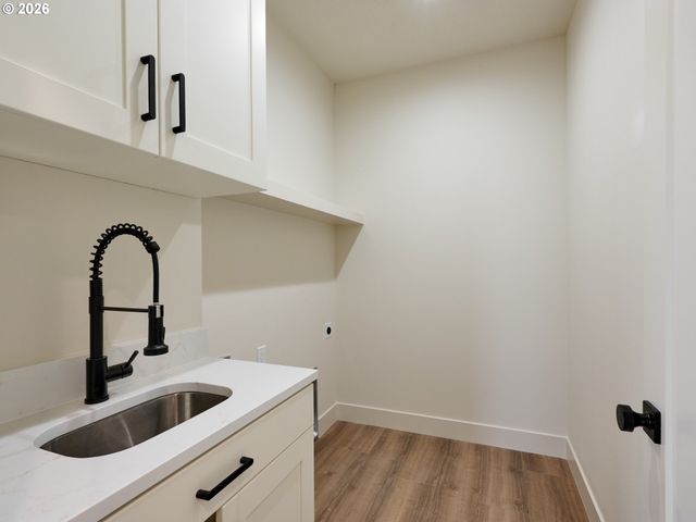 1281 Brown St, Woodburn, OR 97071