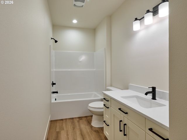 1281 Brown St, Woodburn, OR 97071