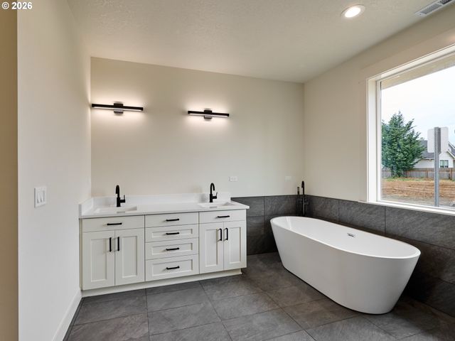 1281 Brown St, Woodburn, OR 97071