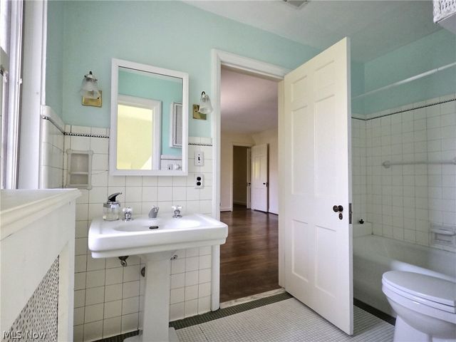 19001 Shelburne Road, Shaker Heights, OH 44118