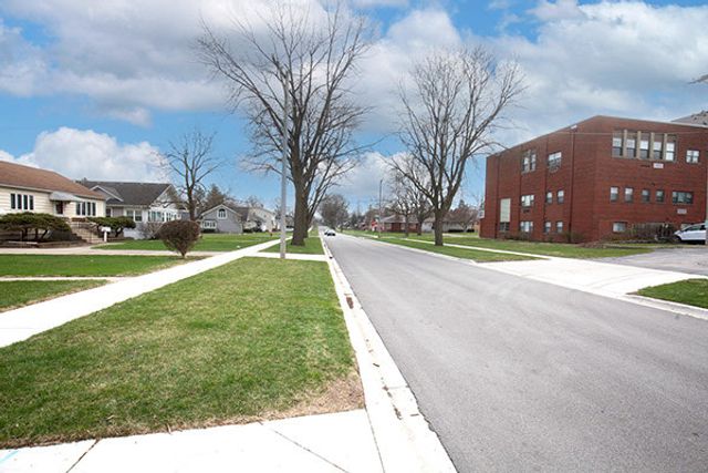 329 S Monterey Avenue, Villa Park, IL 60181