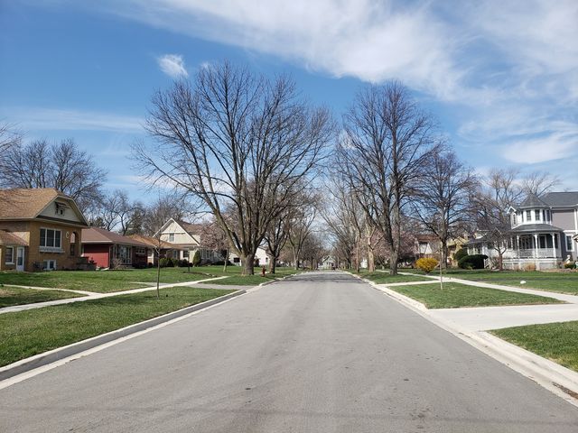 329 S Monterey Avenue, Villa Park, IL 60181