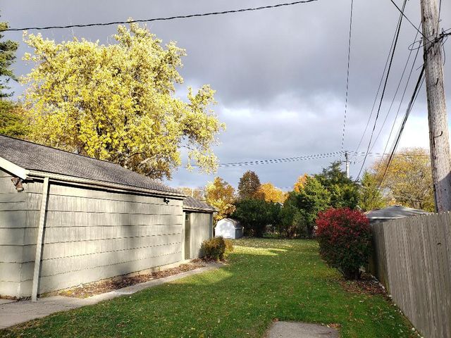 329 S Monterey Avenue, Villa Park, IL 60181