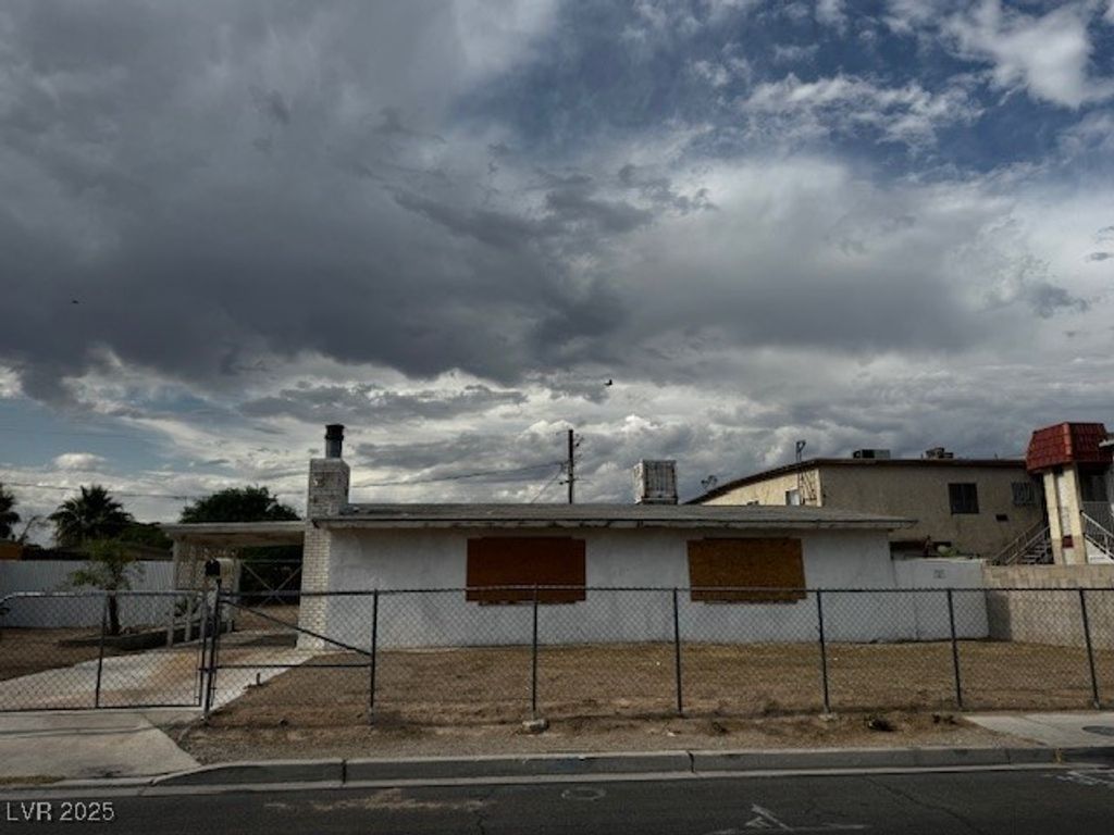 2645 Cedar Avenue, Las Vegas, NV 89101