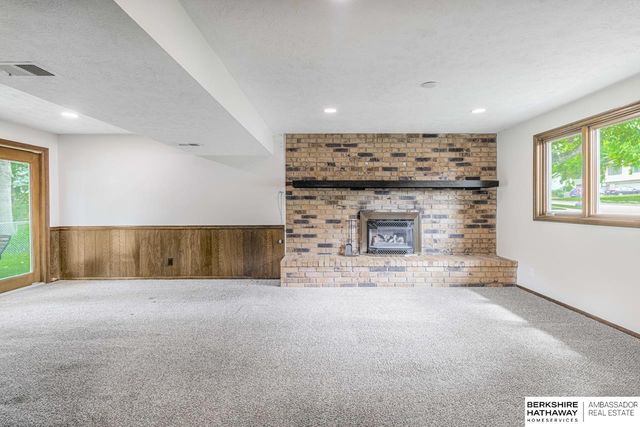 2642 N 98th Street, Omaha, NE 68134