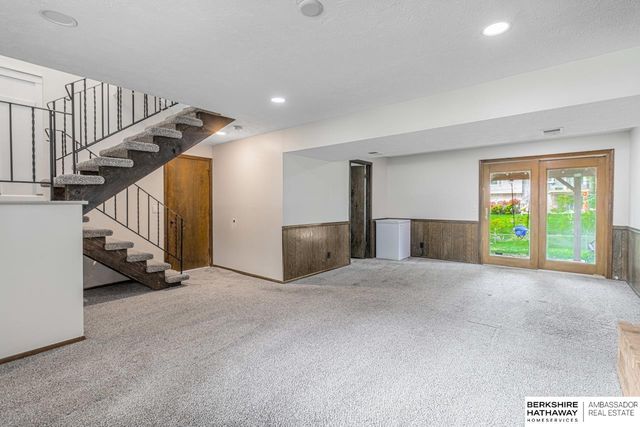 2642 N 98th Street, Omaha, NE 68134
