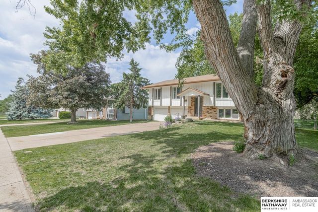 2642 N 98th Street, Omaha, NE 68134