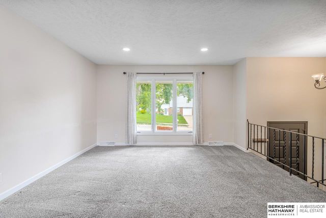 2642 N 98th Street, Omaha, NE 68134