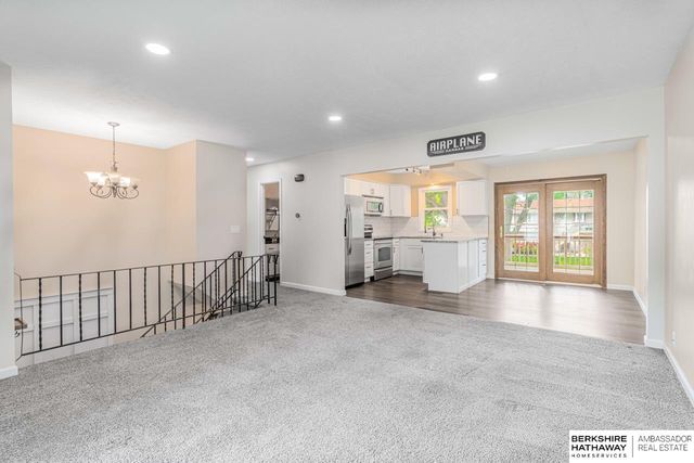 2642 N 98th Street, Omaha, NE 68134