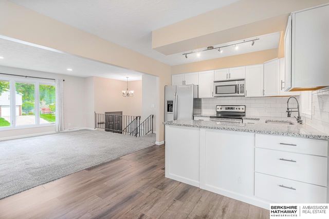 2642 N 98th Street, Omaha, NE 68134