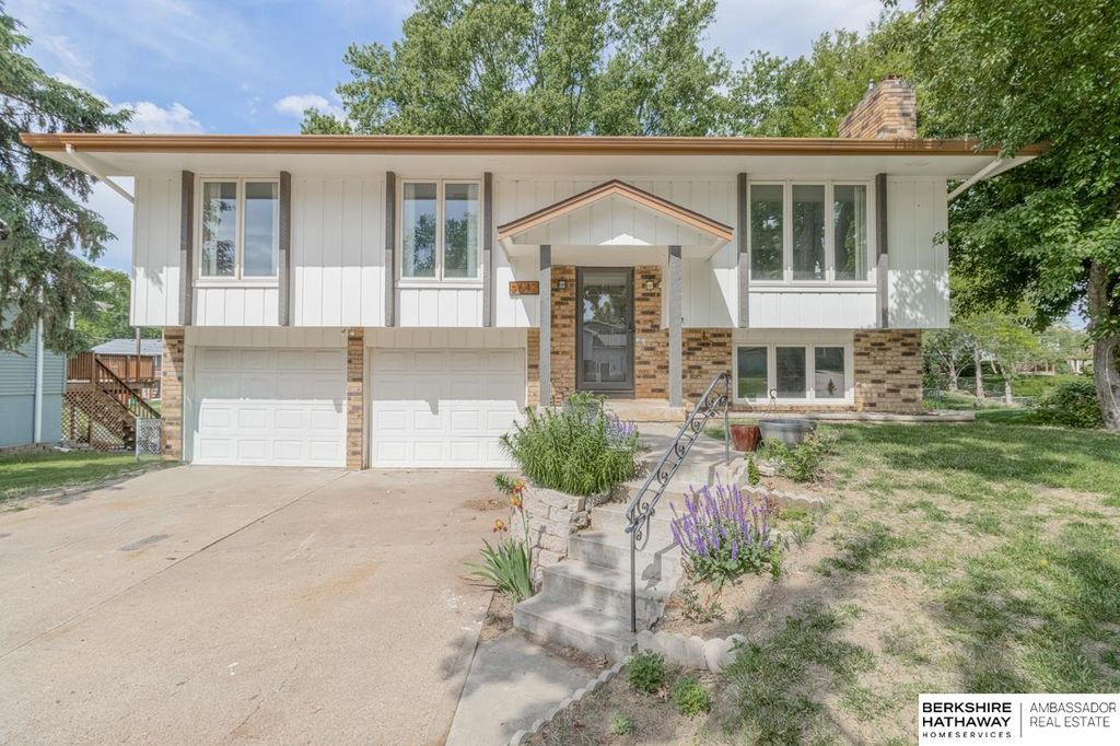 2642 N 98th Street, Omaha, NE 68134