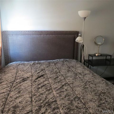 138 Shadalane Walk G, Ballwin, MO 63011