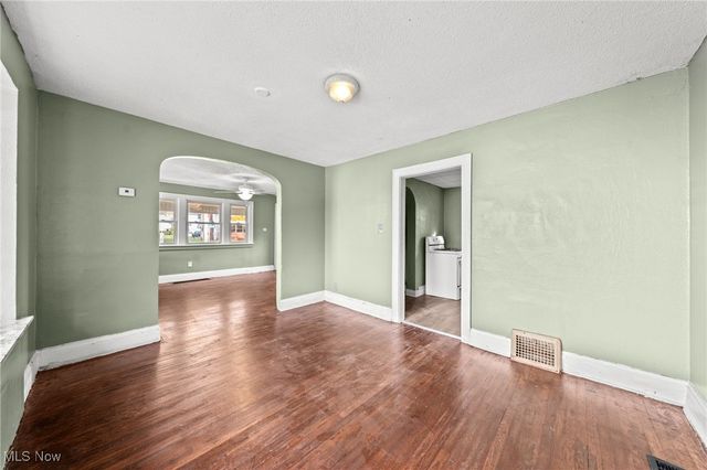 884 Lovers Lane, Akron, OH 44306