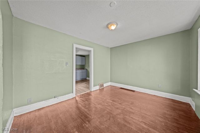 884 Lovers Lane, Akron, OH 44306