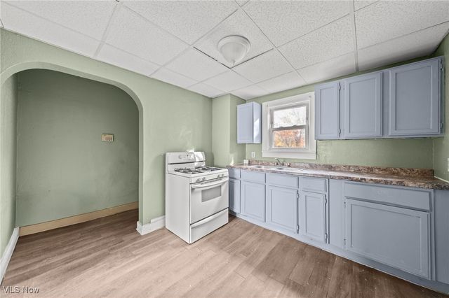 884 Lovers Lane, Akron, OH 44306