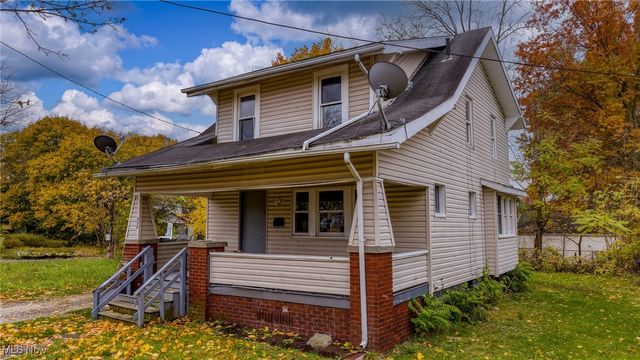 884 Lovers Lane, Akron, OH 44306