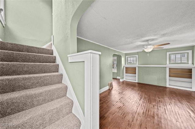 884 Lovers Lane, Akron, OH 44306