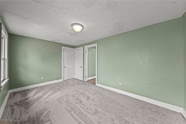 884 Lovers Lane, Akron, OH 44306