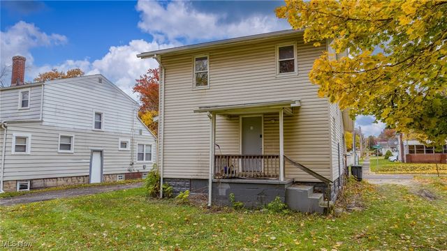 884 Lovers Lane, Akron, OH 44306