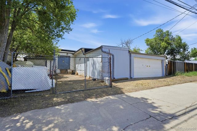 1050 S Quitman Street, Denver, CO 80219