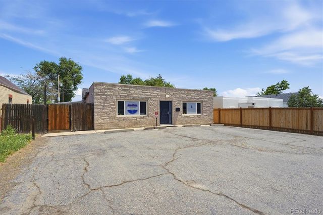 1050 S Quitman Street, Denver, CO 80219