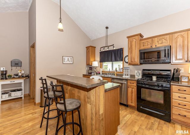 108 N POPLAR Street, Cambridge, IL 61238