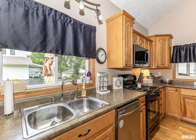 108 N POPLAR Street, Cambridge, IL 61238