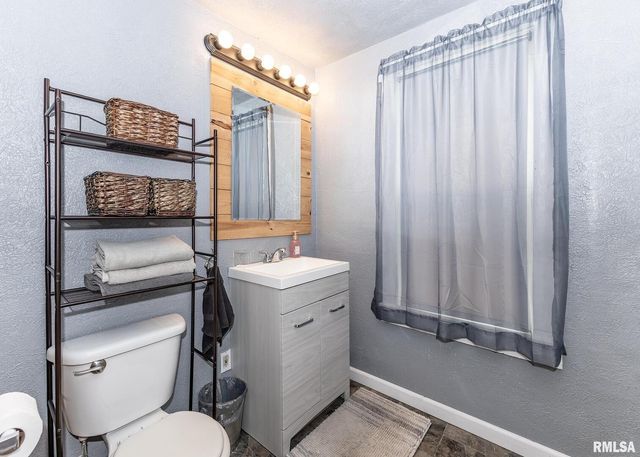 108 N POPLAR Street, Cambridge, IL 61238