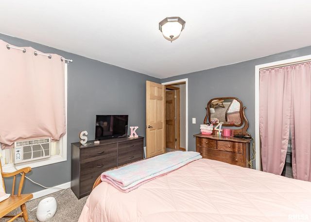 108 N POPLAR Street, Cambridge, IL 61238