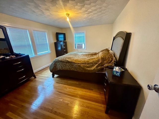 72 Redlands Rd, Boston, MA 02132