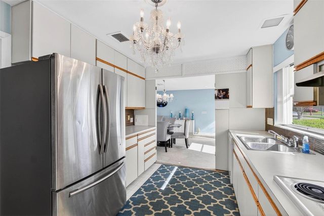 10100 COMMODORE DRIVE, Seminole, FL 33776