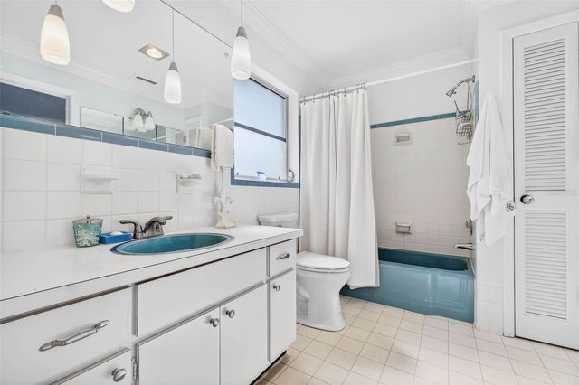 10100 COMMODORE DRIVE, Seminole, FL 33776